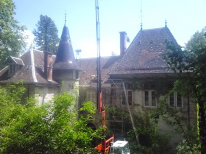 renovation-toiture-chateau-burlet-charpente-avant2-min